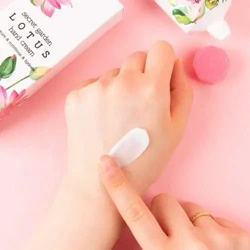 Mitrinošs roku krēms Jigott Secret Garden Lotus Hand Cream
